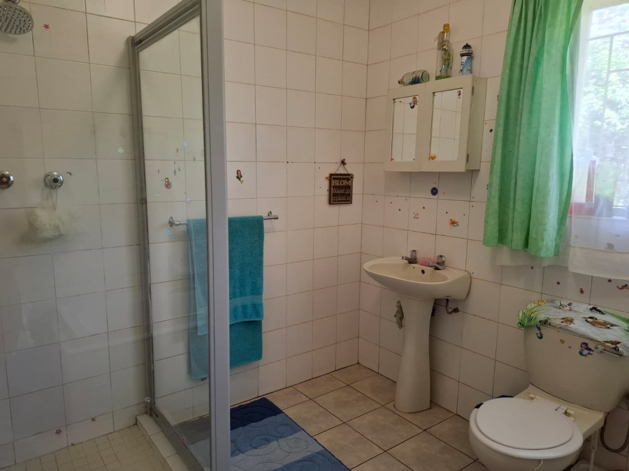 4 Bedroom Property for Sale in Unitas Park Gauteng