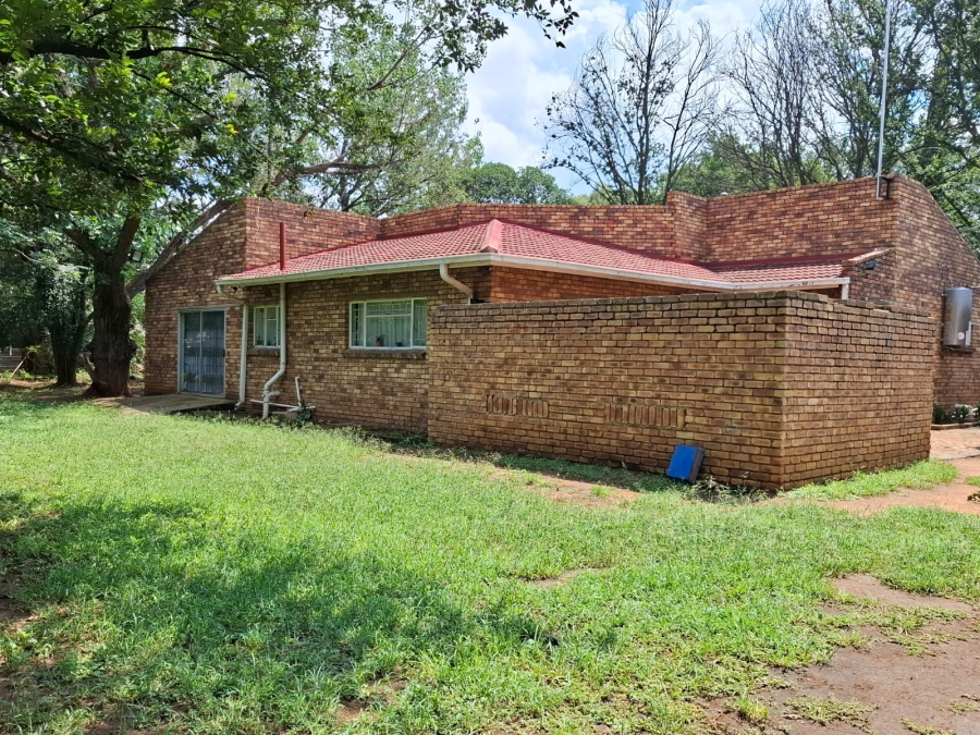 4 Bedroom Property for Sale in Unitas Park Gauteng