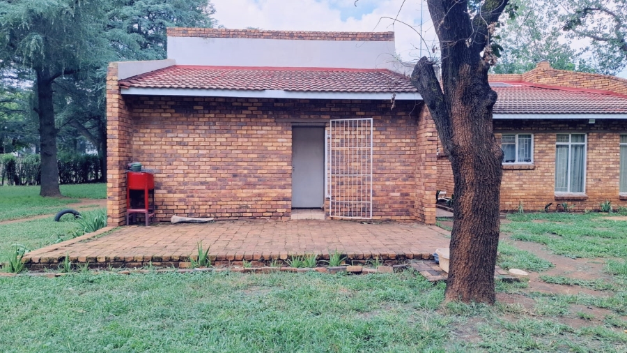 4 Bedroom Property for Sale in Unitas Park Gauteng