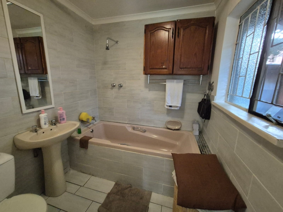 5 Bedroom Property for Sale in Vanderbijlpark SE Gauteng