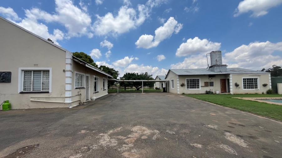 4 Bedroom Property for Sale in Middelvlei A H Gauteng