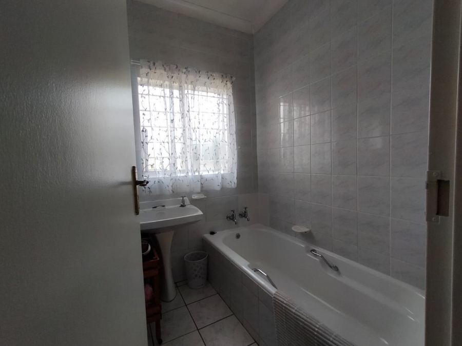 3 Bedroom Property for Sale in Greenhills Gauteng