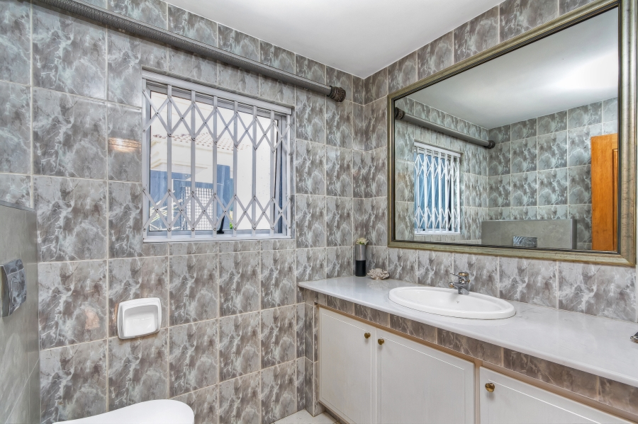 5 Bedroom Property for Sale in Morningside Gauteng