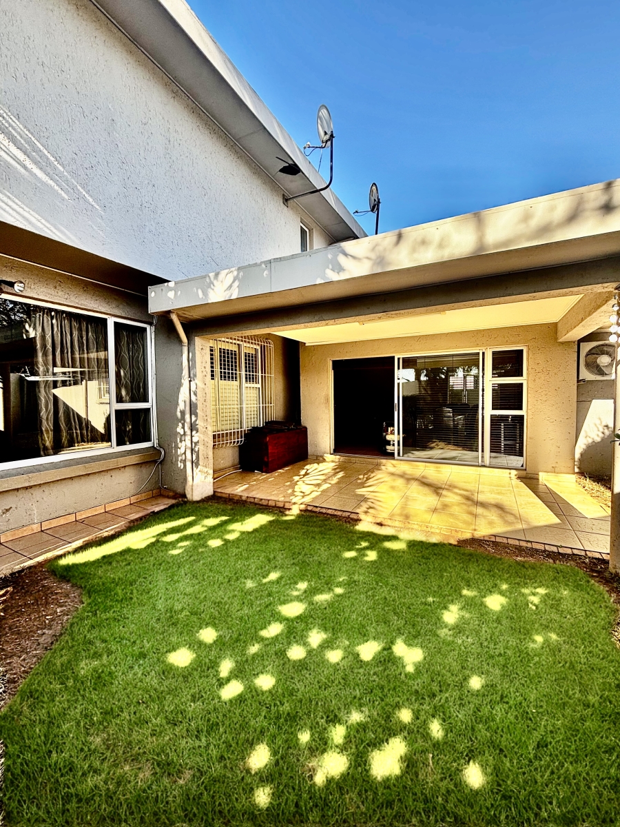 3 Bedroom Property for Sale in Waverley Gauteng