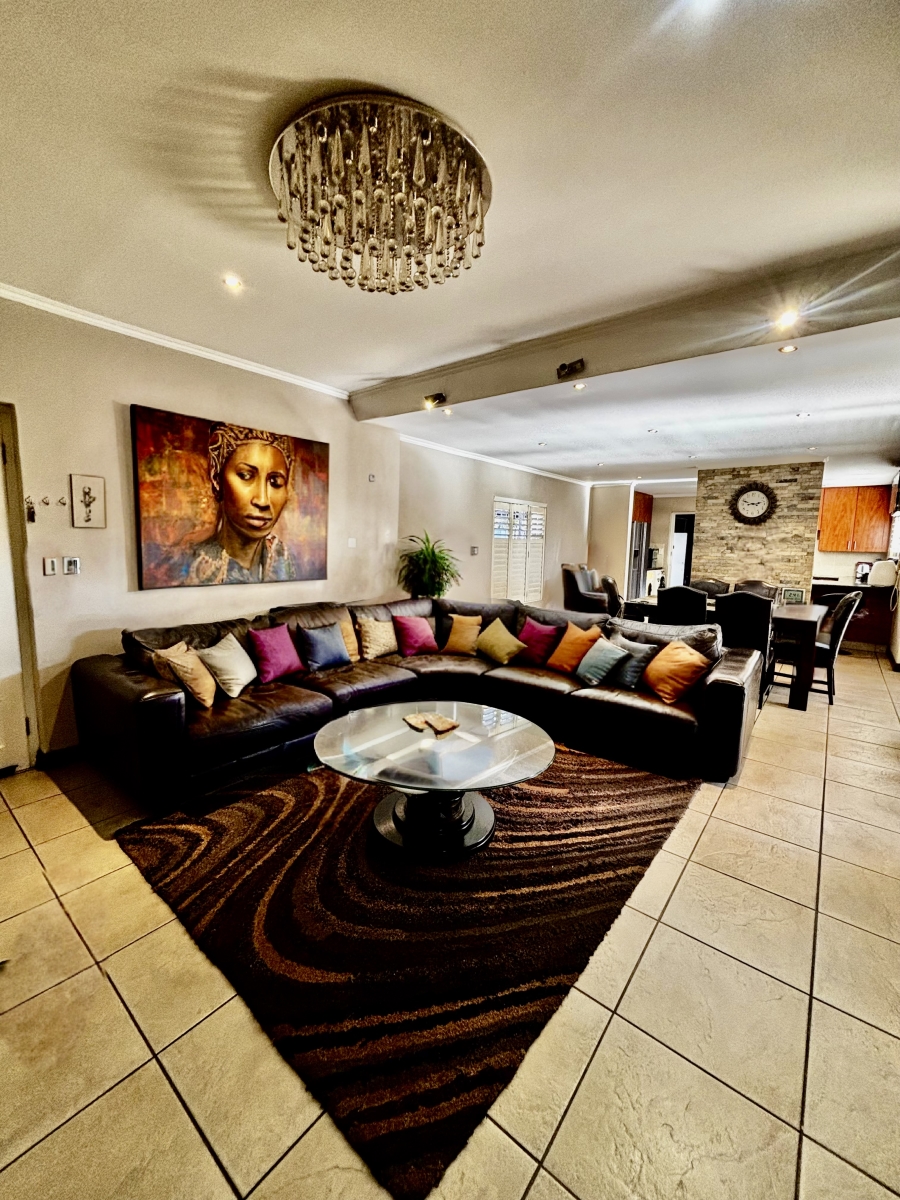 3 Bedroom Property for Sale in Waverley Gauteng