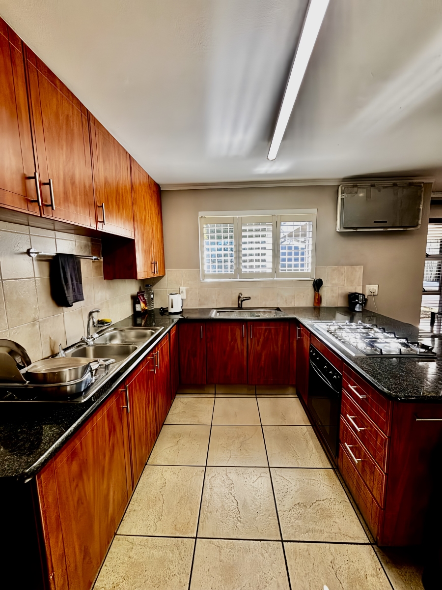3 Bedroom Property for Sale in Waverley Gauteng