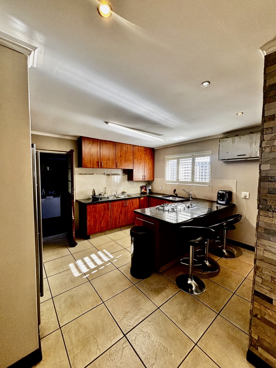 3 Bedroom Property for Sale in Waverley Gauteng