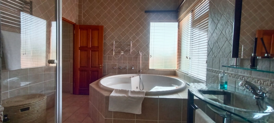 5 Bedroom Property for Sale in Emfuleni Golf Estate Gauteng