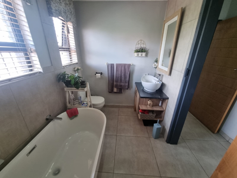 3 Bedroom Property for Sale in Freeway Park Gauteng