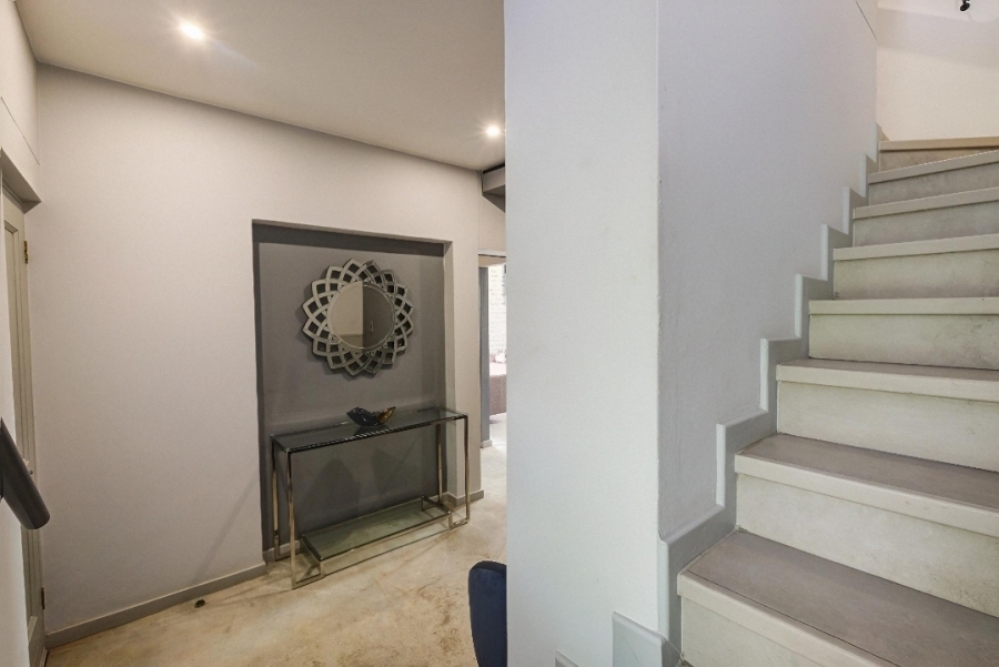 To Let 2 Bedroom Property for Rent in Sandown Gauteng