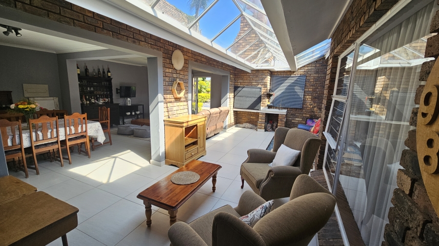 5 Bedroom Property for Sale in Moreleta Park Gauteng