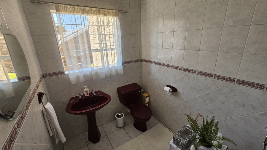 5 Bedroom Property for Sale in Moreleta Park Gauteng