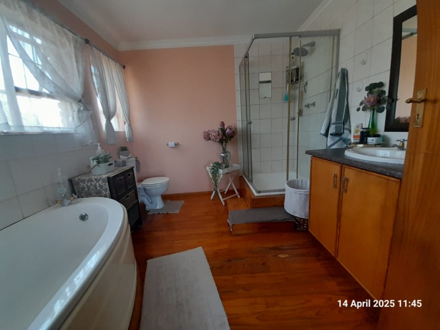 5 Bedroom Property for Sale in Roodeplaat Gauteng