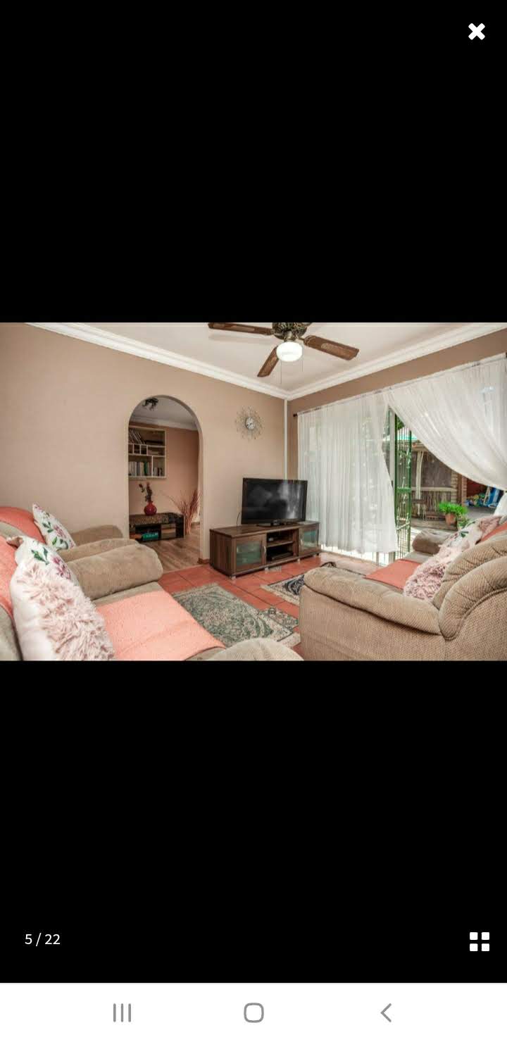 To Let 4 Bedroom Property for Rent in Bromhof Gauteng