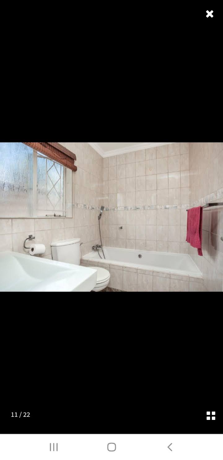 To Let 4 Bedroom Property for Rent in Bromhof Gauteng