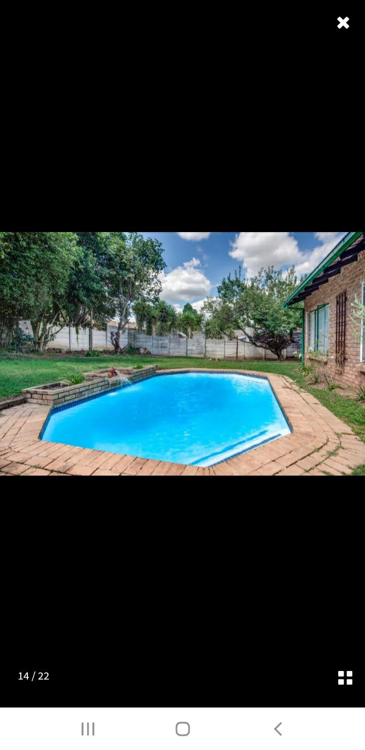 To Let 4 Bedroom Property for Rent in Bromhof Gauteng
