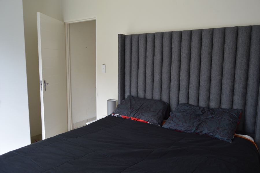 2 Bedroom Property for Sale in Helderkruin Gauteng