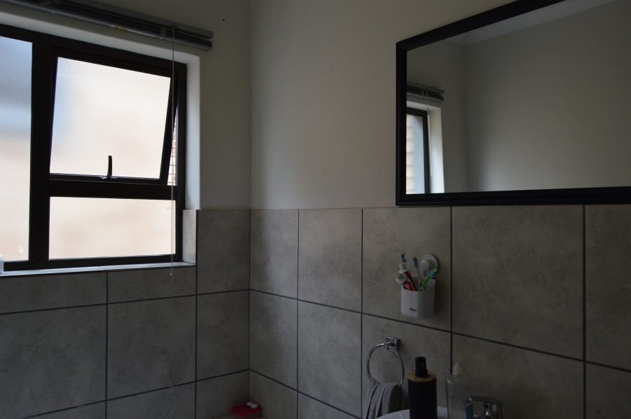 2 Bedroom Property for Sale in Helderkruin Gauteng