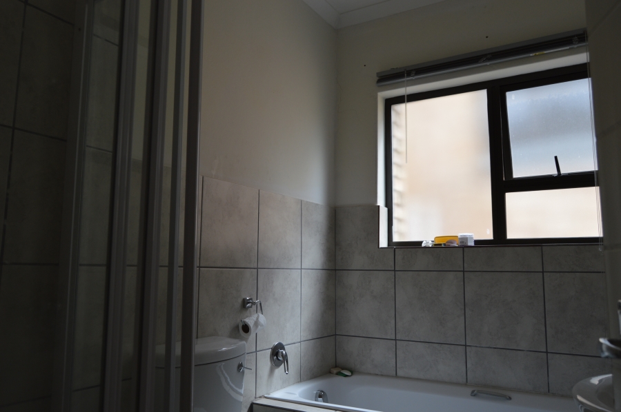 2 Bedroom Property for Sale in Helderkruin Gauteng