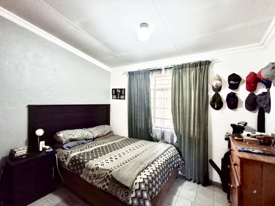 4 Bedroom Property for Sale in Jan Niemand Park Gauteng