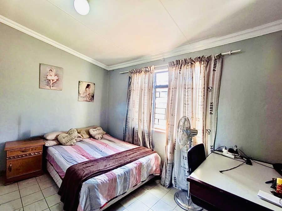 4 Bedroom Property for Sale in Jan Niemand Park Gauteng