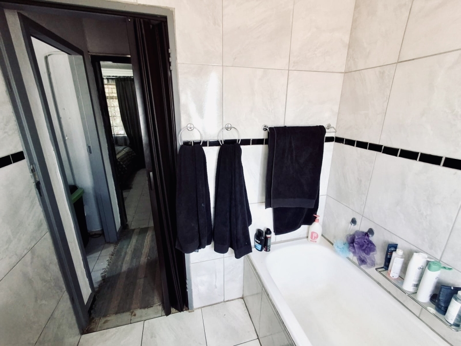 4 Bedroom Property for Sale in Jan Niemand Park Gauteng