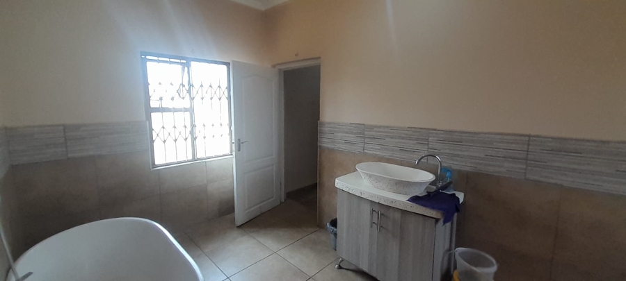 5 Bedroom Property for Sale in Witkop Gauteng