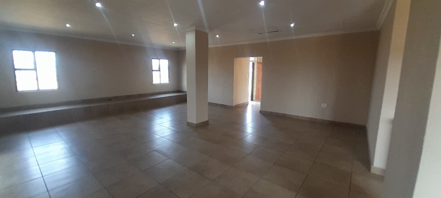 5 Bedroom Property for Sale in Witkop Gauteng