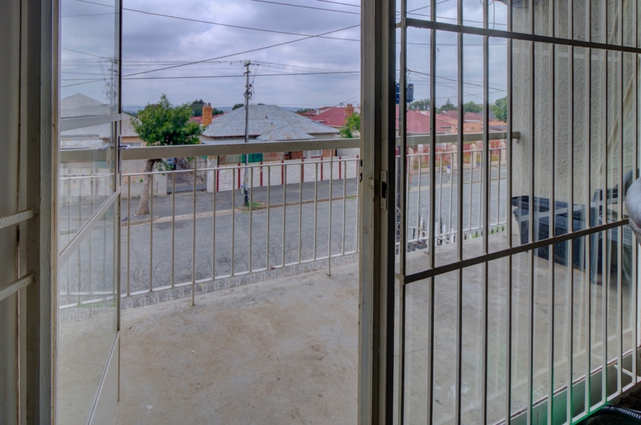 To Let 2 Bedroom Property for Rent in Kenilworth Gauteng