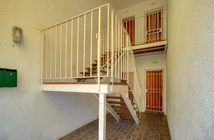 To Let 2 Bedroom Property for Rent in Kenilworth Gauteng