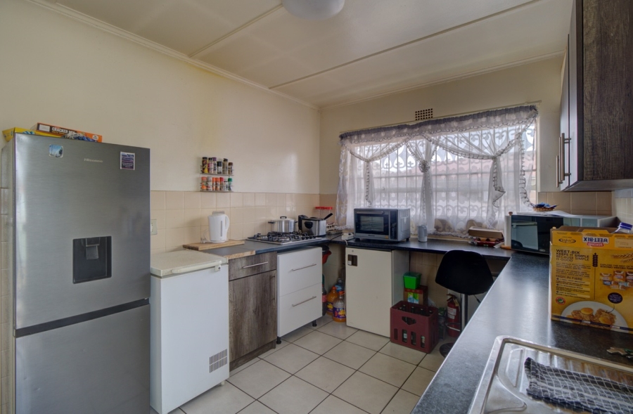 To Let 2 Bedroom Property for Rent in Kenilworth Gauteng