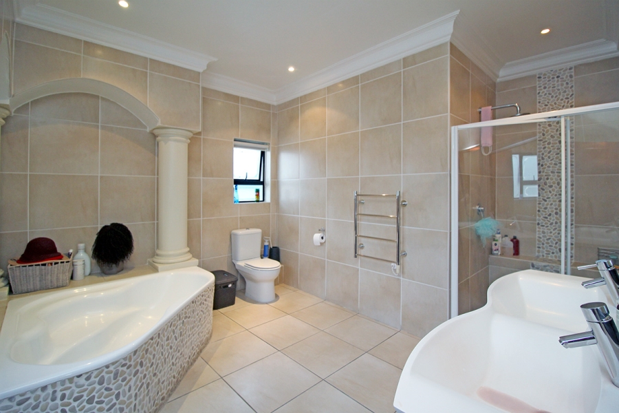 4 Bedroom Property for Sale in Broadacres Gauteng