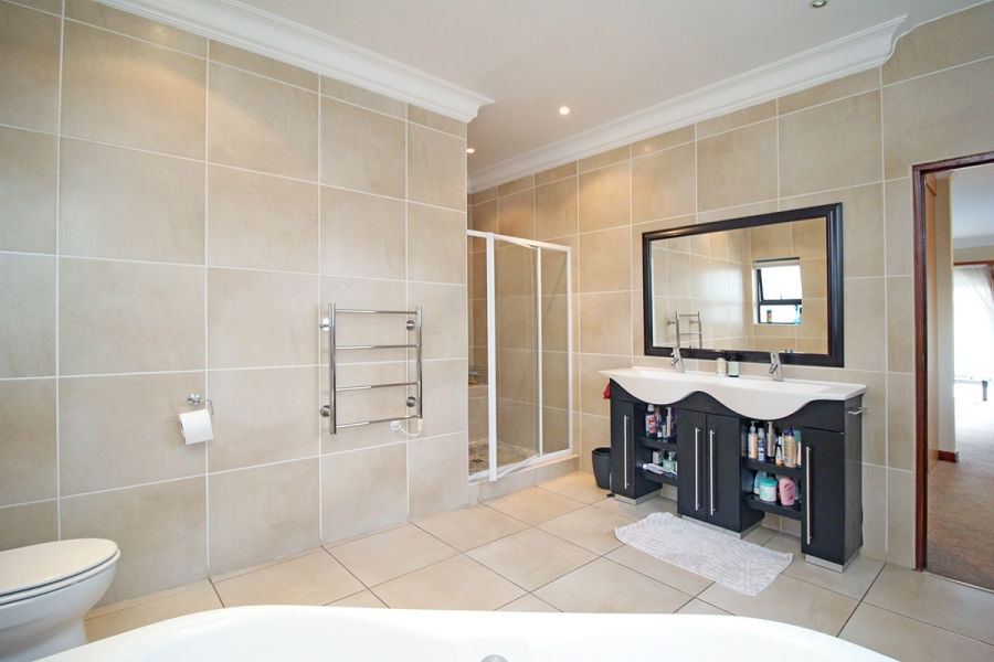 4 Bedroom Property for Sale in Broadacres Gauteng
