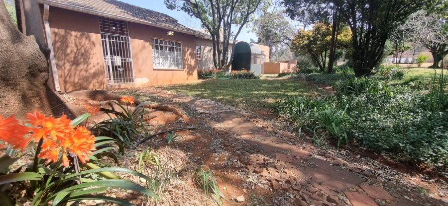 5 Bedroom Property for Sale in Golf View Gauteng