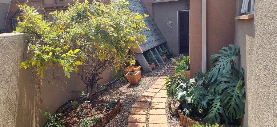5 Bedroom Property for Sale in Golf View Gauteng