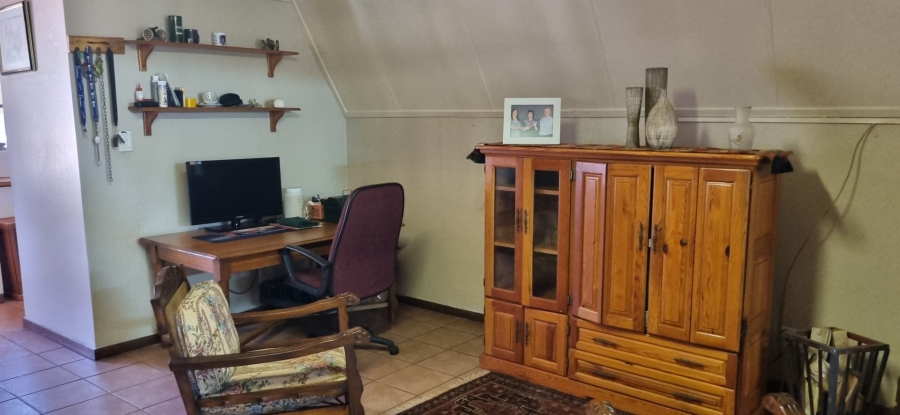 5 Bedroom Property for Sale in Golf View Gauteng