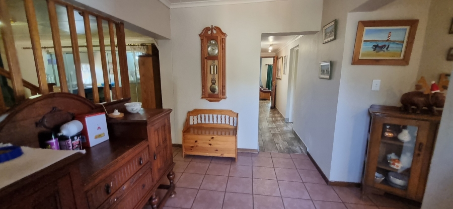 5 Bedroom Property for Sale in Golf View Gauteng