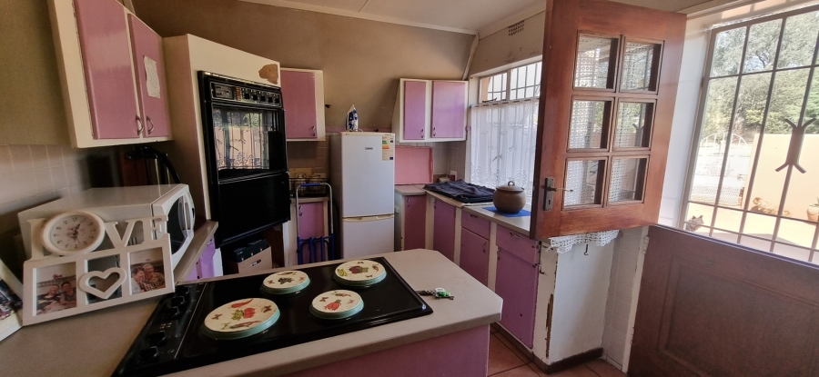 5 Bedroom Property for Sale in Golf View Gauteng