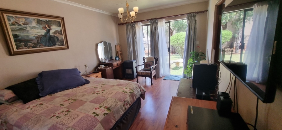 5 Bedroom Property for Sale in Golf View Gauteng