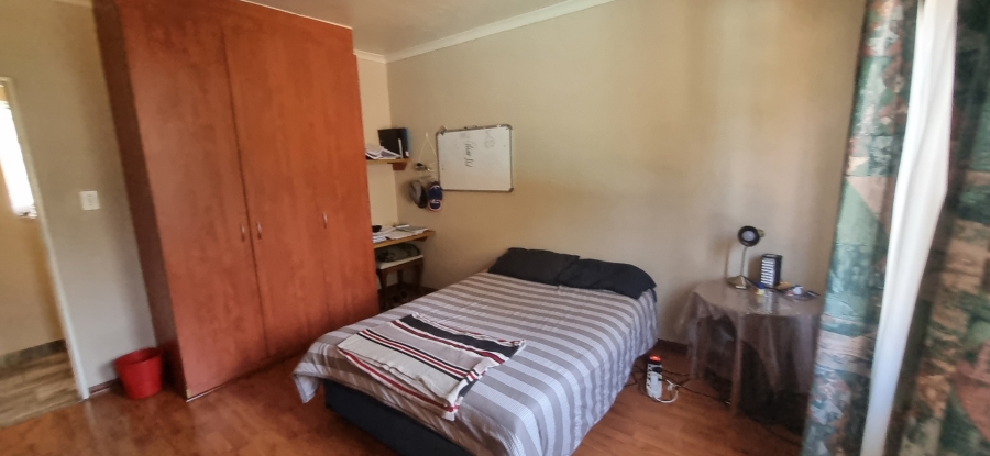 5 Bedroom Property for Sale in Golf View Gauteng