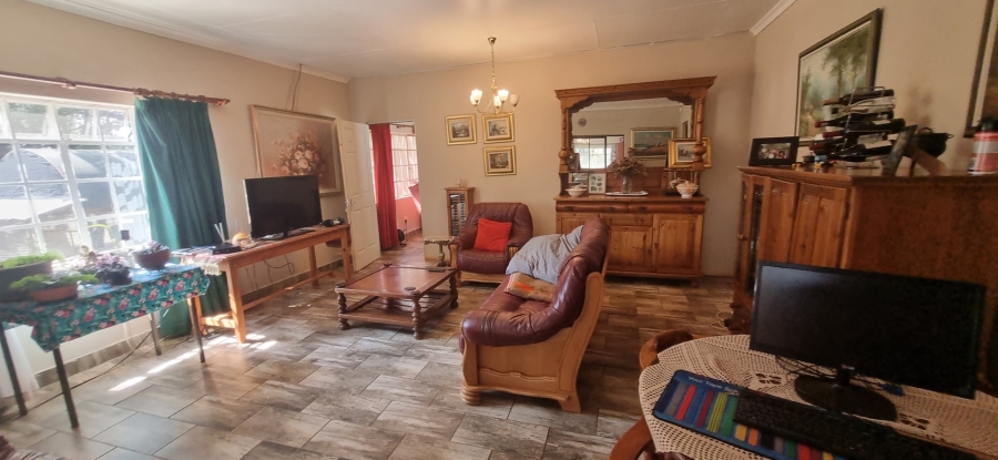 5 Bedroom Property for Sale in Golf View Gauteng