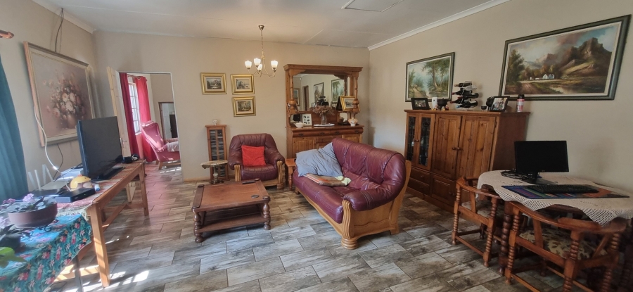 5 Bedroom Property for Sale in Golf View Gauteng