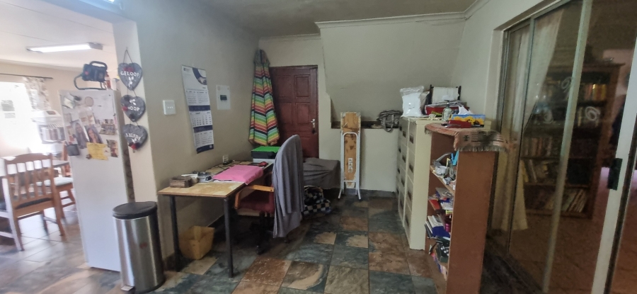 5 Bedroom Property for Sale in Golf View Gauteng