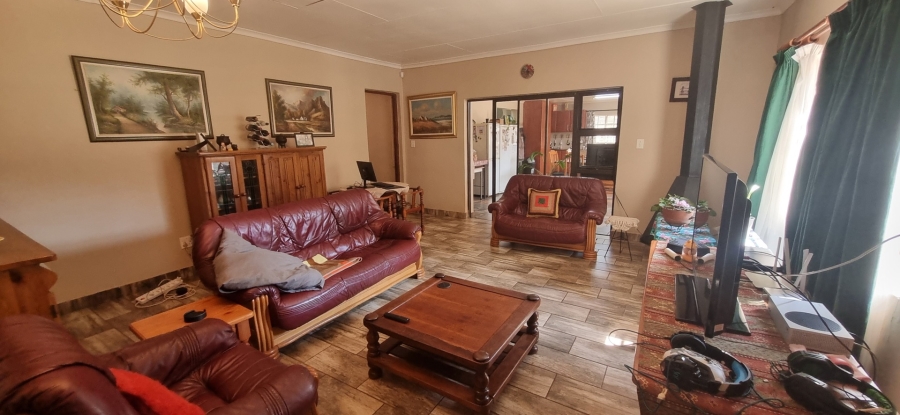 5 Bedroom Property for Sale in Golf View Gauteng