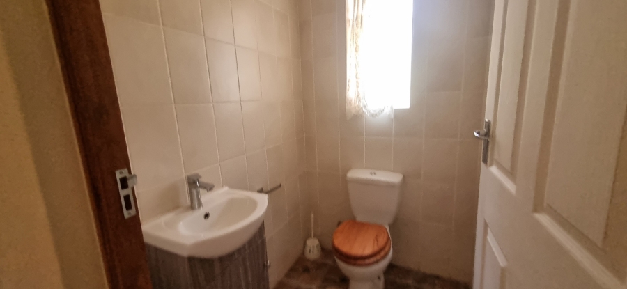 5 Bedroom Property for Sale in Golf View Gauteng