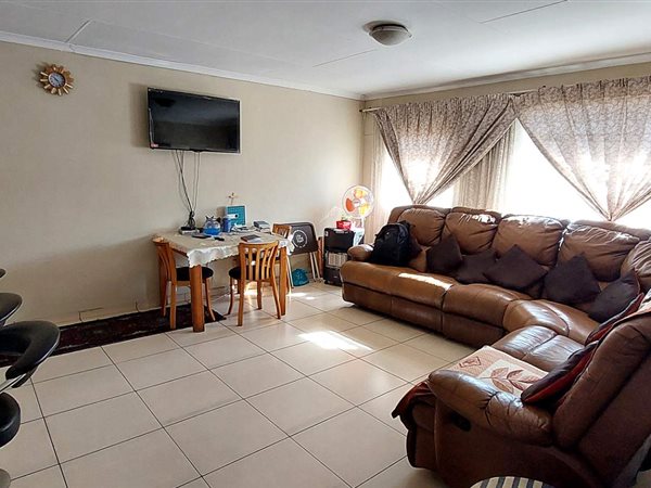 2 Bedroom Property for Sale in Verwoerdpark Gauteng