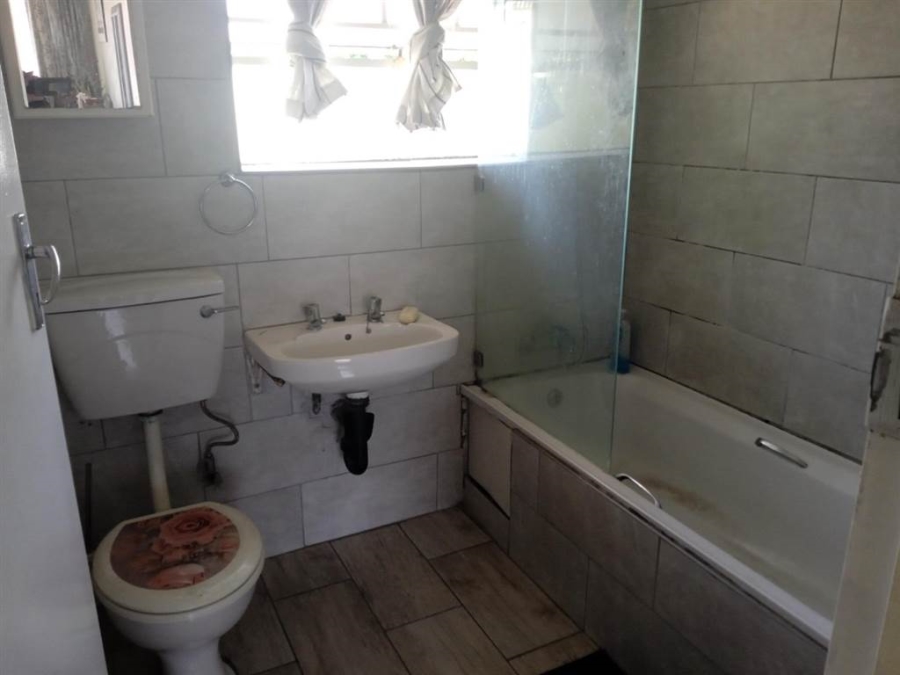 2 Bedroom Property for Sale in Verwoerdpark Gauteng