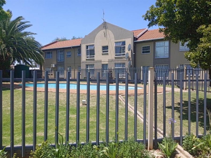 2 Bedroom Property for Sale in Verwoerdpark Gauteng