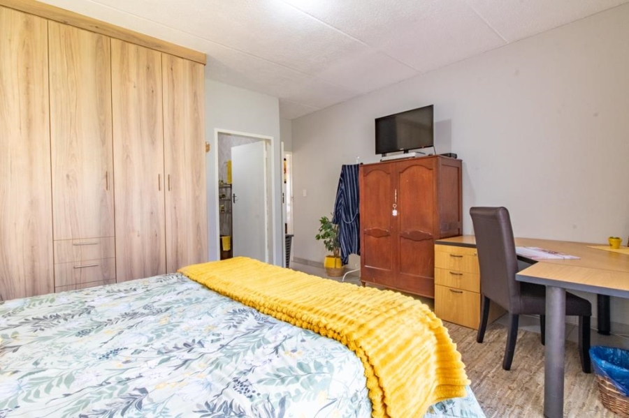 2 Bedroom Property for Sale in Brackenhurst Gauteng