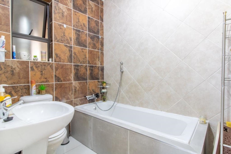 2 Bedroom Property for Sale in Brackenhurst Gauteng